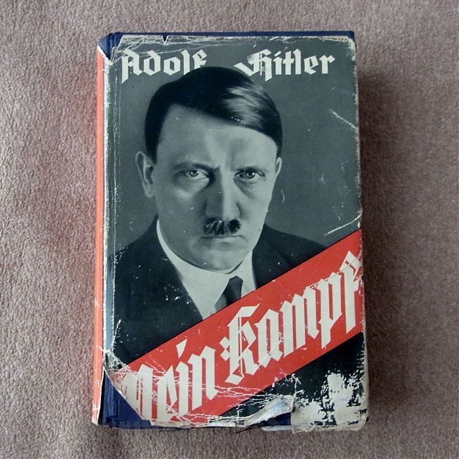 Книга "Mein Kampf". Официальное издание 1940 г. в суперобложке. РЕДКО ...